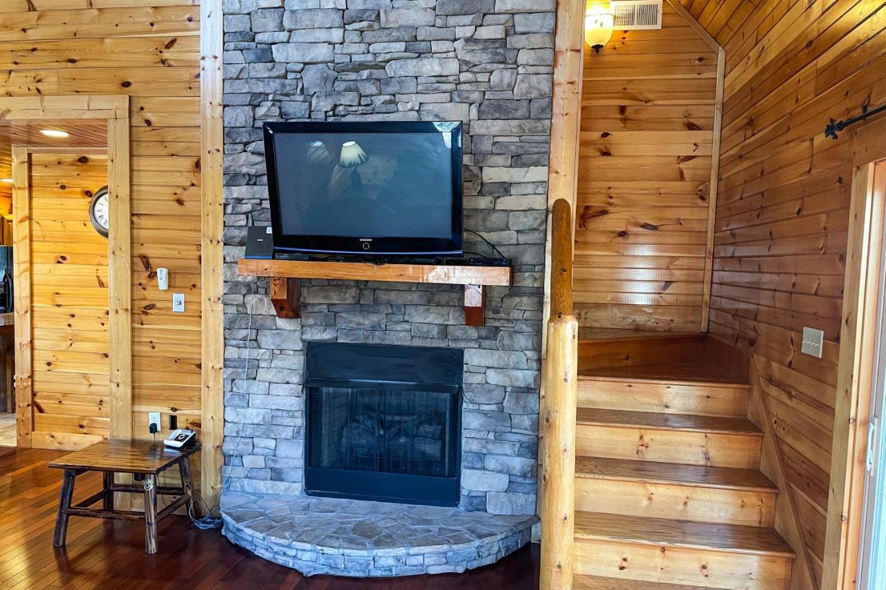 גטלינבורג Black Bear Hideaway Cabin מראה חיצוני תמונה