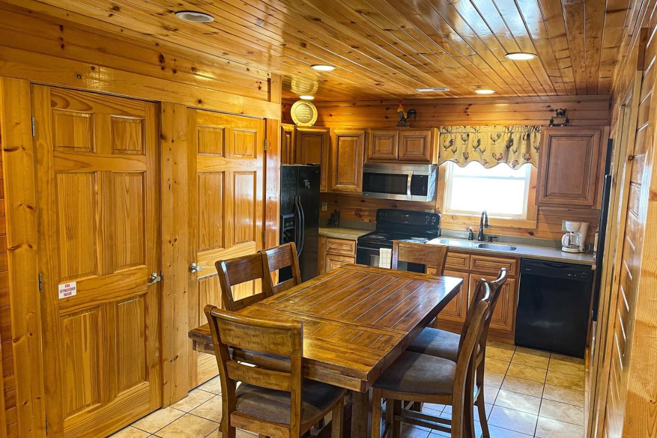גטלינבורג Black Bear Hideaway Cabin מראה חיצוני תמונה