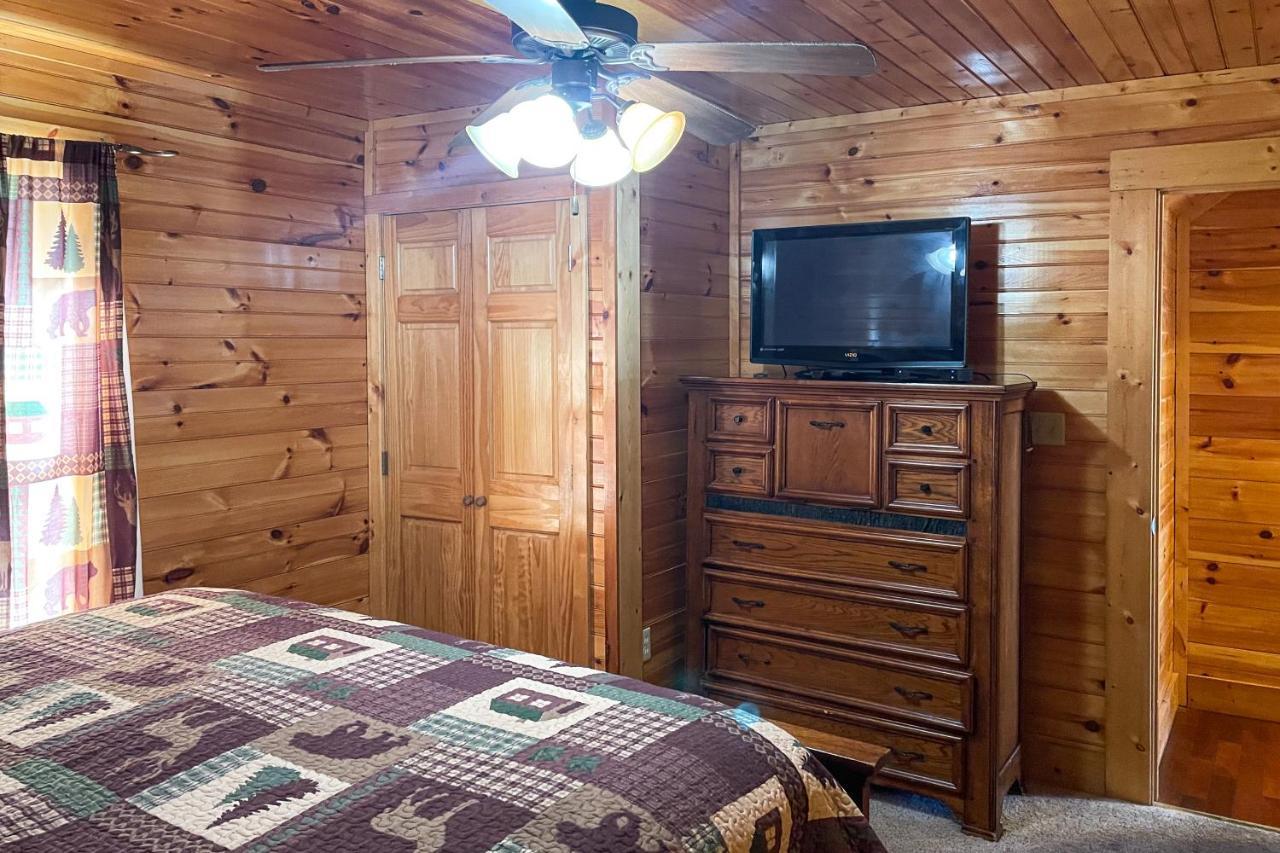 גטלינבורג Black Bear Hideaway Cabin מראה חיצוני תמונה