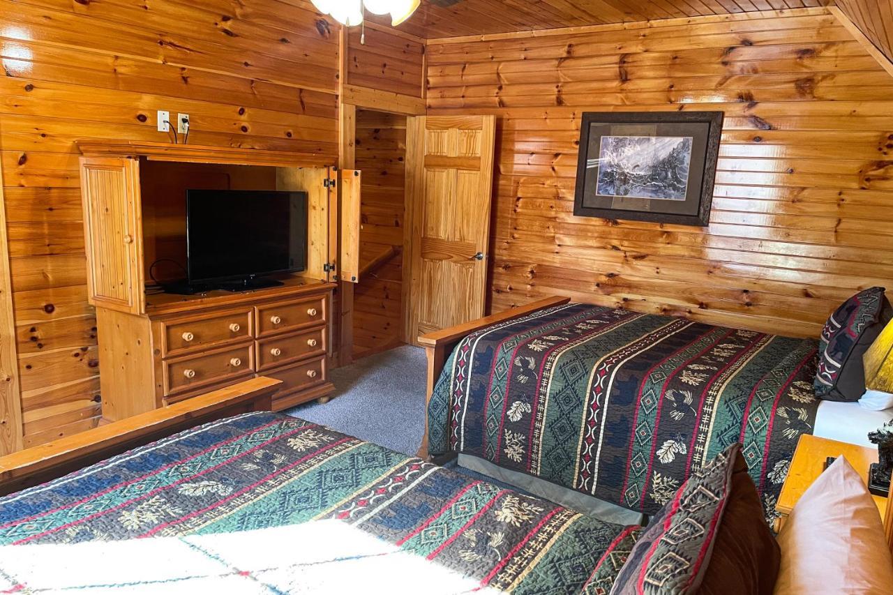 גטלינבורג Black Bear Hideaway Cabin מראה חיצוני תמונה